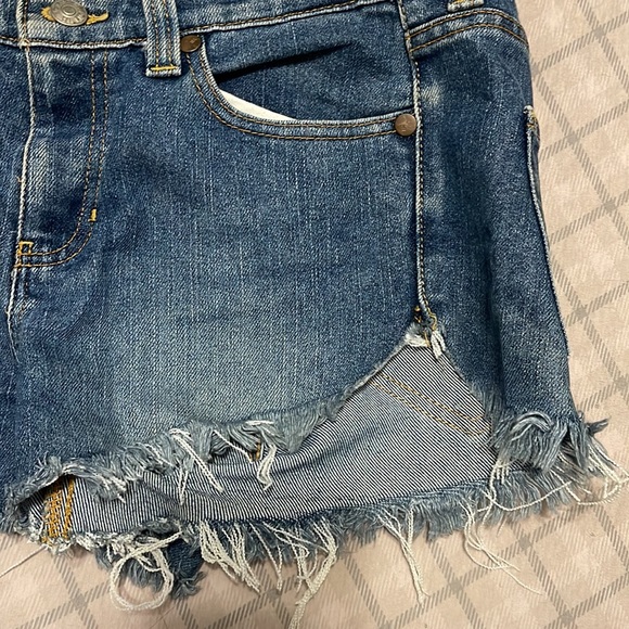 Tommy Hilfiger Jean shorts size 4 - Picture 5 of 6